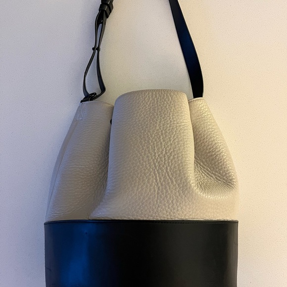 DAGNE DOVER Ava Leather Bone Onyx Bucket Bag w/ Camo lining - Picture 2 of 10